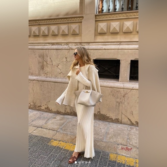 DISSH ADA DRESS SIZE M in WHITE - Picture 9 of 16